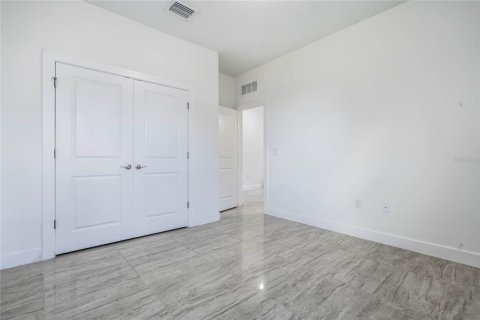 House in Davenport, Florida 4 bedrooms, 166.85 sq.m. № 2092592 - photo 14