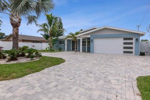 Villa ou maison à vendre à Palm Harbor, Floride: 3 chambres, 180.88 m2 № 2407064 - photo 2