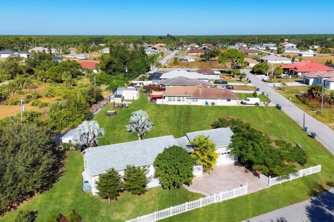 Купить виллу или дом в Норт-Порт, Флорида 9 комнат, 105.17м2, № 2144798 - фото 8