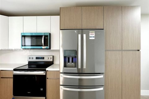 Copropriété à louer à Hialeah, Floride: 2 chambres, 71.53 m2 № 2244046 - photo 7