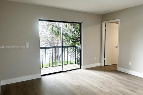Copropriété à louer à Hialeah, Floride: 2 chambres, 71.53 m2 № 2244046 - photo 3