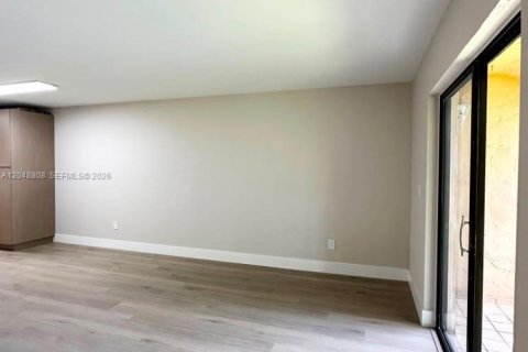 Copropriété à louer à Hialeah, Floride: 2 chambres, 71.53 m2 № 2244046 - photo 4