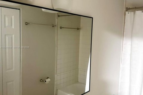 Copropriété à louer à Hialeah, Floride: 2 chambres, 71.53 m2 № 2244046 - photo 17