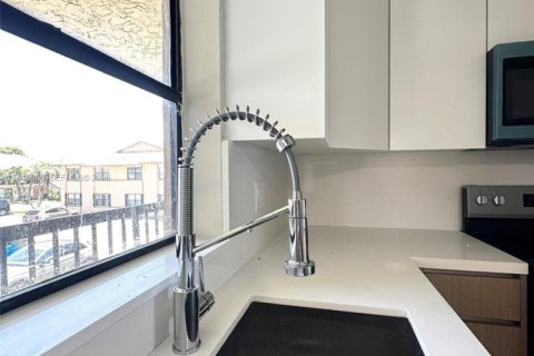 Copropriété à louer à Hialeah, Floride: 2 chambres, 71.53 m2 № 2244046 - photo 9