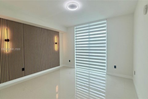 Condominio en alquiler en Miami, Florida, 1 dormitorio, 65.68 m2 № 2153919 - foto 6