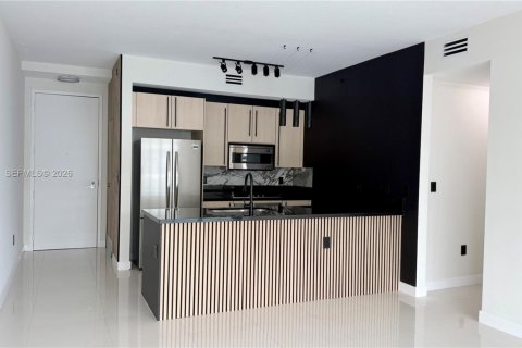 Condominio en alquiler en Miami, Florida, 1 dormitorio, 65.68 m2 № 2153919 - foto 2