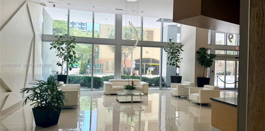 Condominio en Miami, Florida, 1 dormitorio  № 2153919