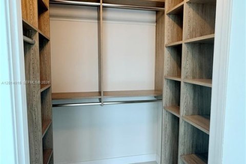 Condominio en alquiler en Miami, Florida, 1 dormitorio, 65.68 m2 № 2153919 - foto 8