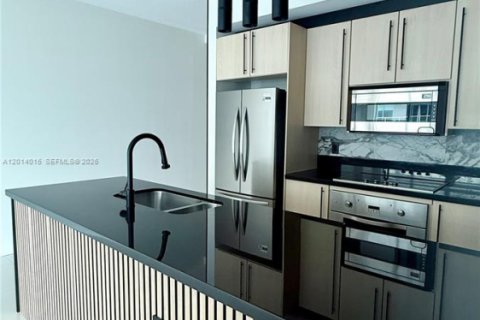 Condominio en alquiler en Miami, Florida, 1 dormitorio, 65.68 m2 № 2153919 - foto 3