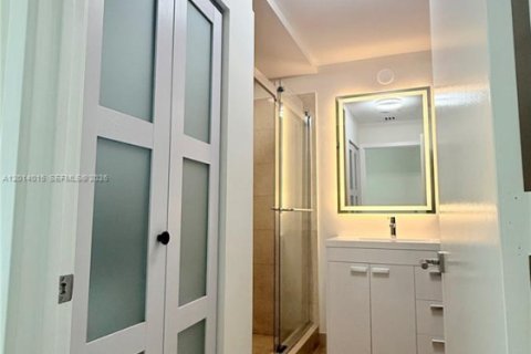 Condominio en alquiler en Miami, Florida, 1 dormitorio, 65.68 m2 № 2153919 - foto 9