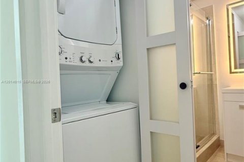 Condominio en alquiler en Miami, Florida, 1 dormitorio, 65.68 m2 № 2153919 - foto 12