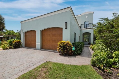 House in Sarasota, Florida 3 bedrooms, 252.14 sq.m. № 1815005 - photo 1