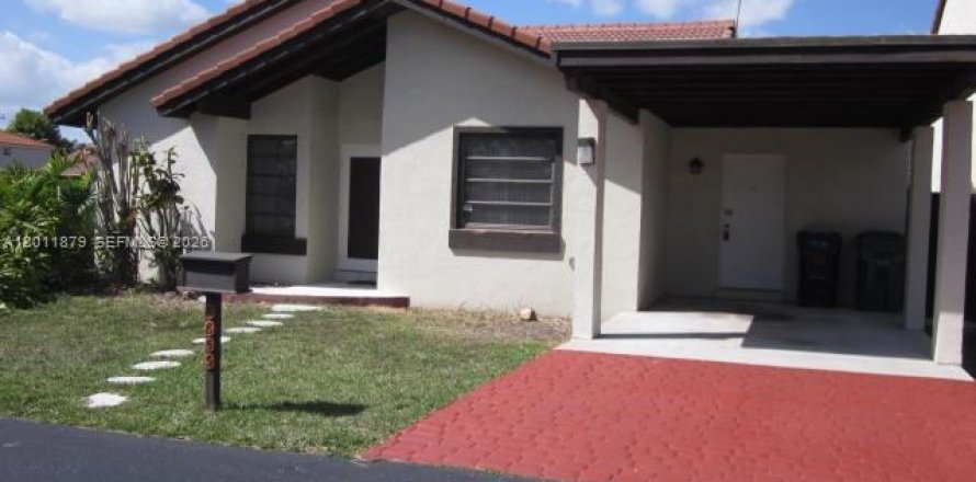 Villa ou maison à Miami, Floride 3 chambres, 160.16 m2 № 2076148