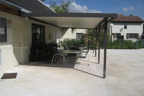 Villa ou maison à louer à Miami, Floride: 3 chambres, 160.16 m2 № 2076148 - photo 12