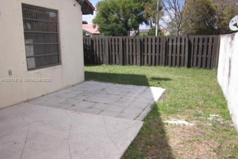 Villa ou maison à louer à Miami, Floride: 3 chambres, 160.16 m2 № 2076148 - photo 18