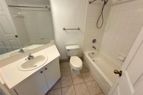 Condo in Fort Lauderdale, Florida, 2 bedrooms  № 2086697 - photo 11