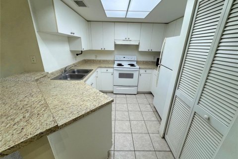 Condo in Fort Lauderdale, Florida, 2 bedrooms  № 2086697 - photo 2