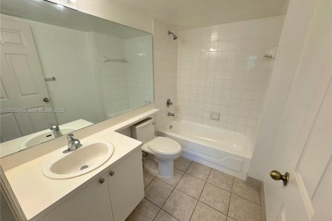 Condo in Fort Lauderdale, Florida, 2 bedrooms  № 2086697 - photo 10