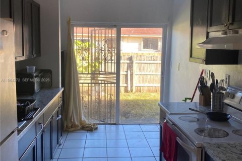 Townhouse in Homestead, Florida 3 bedrooms, 105.91 sq.m. № 2026754 - photo 13
