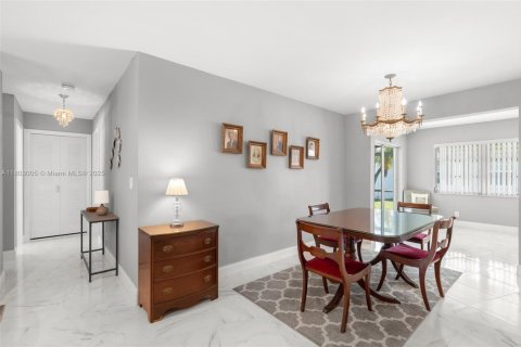 House in Boynton Beach, Florida 2 bedrooms, 122.35 sq.m. № 1689462 - photo 11
