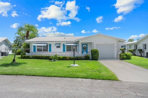 House in Boynton Beach, Florida 2 bedrooms, 122.35 sq.m. № 1689462 - photo 1