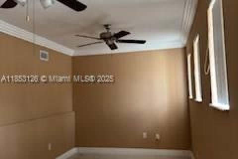 Copropriété à louer à Hialeah, Floride: 3 chambres, 123.56 m2 № 1877748 - photo 8