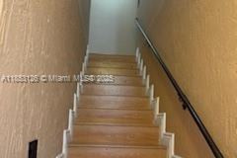 Copropriété à louer à Hialeah, Floride: 3 chambres, 123.56 m2 № 1877748 - photo 2