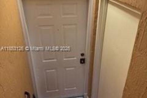 Copropriété à louer à Hialeah, Floride: 3 chambres, 123.56 m2 № 1877748 - photo 5
