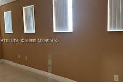 Copropriété à louer à Hialeah, Floride: 3 chambres, 123.56 m2 № 1877748 - photo 9