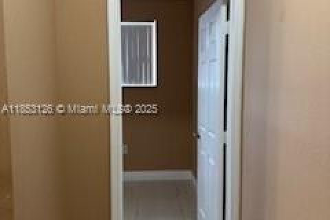 Copropriété à louer à Hialeah, Floride: 3 chambres, 123.56 m2 № 1877748 - photo 10