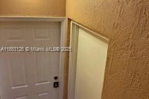 Copropriété à louer à Hialeah, Floride: 3 chambres, 123.56 m2 № 1877748 - photo 6