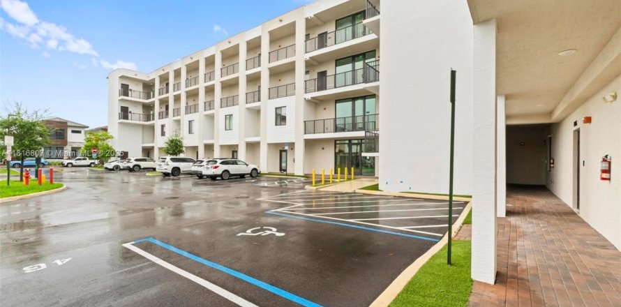 Condo à Doral, Floride, 3 chambres  № 1770679
