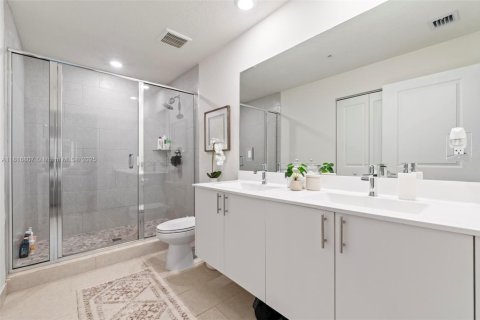 Copropriété à vendre à Doral, Floride: 3 chambres, 123.93 m2 № 1770679 - photo 13