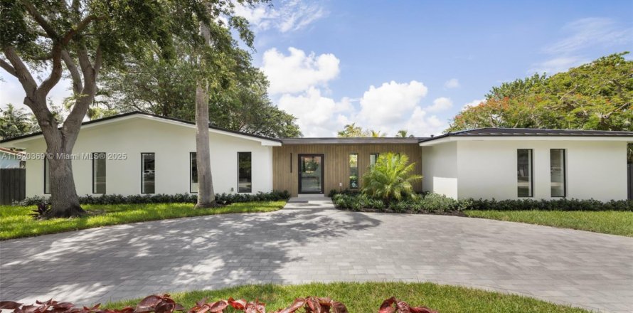 House in Palmetto Bay, Florida 4 bedrooms, 255.02 sq.m. № 1828690