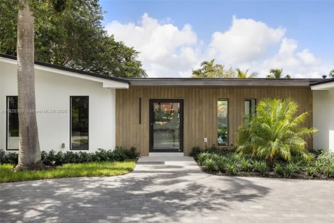 House in Palmetto Bay, Florida 4 bedrooms, 255.02 sq.m. № 1828690 - photo 2