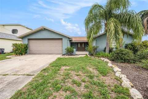 House in Hudson, Florida 3 bedrooms, 144.93 sq.m. № 1808126 - photo 1