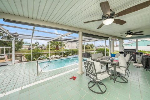 House in Hudson, Florida 3 bedrooms, 144.93 sq.m. № 1808126 - photo 18