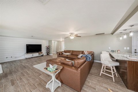 House in Hudson, Florida 3 bedrooms, 144.93 sq.m. № 1808126 - photo 5