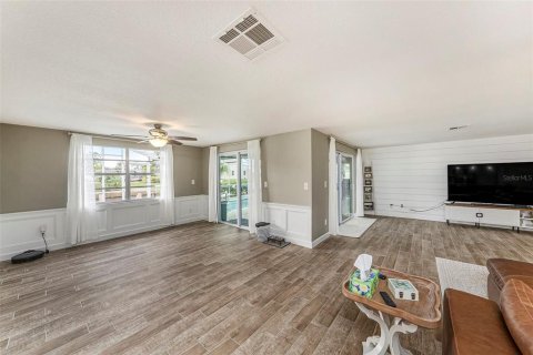 House in Hudson, Florida 3 bedrooms, 144.93 sq.m. № 1808126 - photo 11