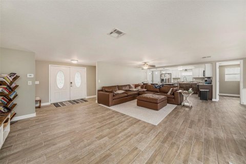 House in Hudson, Florida 3 bedrooms, 144.93 sq.m. № 1808126 - photo 3