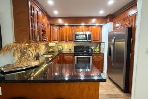 Condo in Lauderhill, Florida, 2 bedrooms  № 2172913 - photo 9