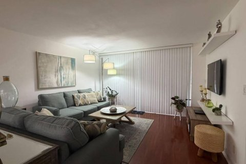 Condo in Lauderhill, Florida, 2 bedrooms  № 2172913 - photo 4