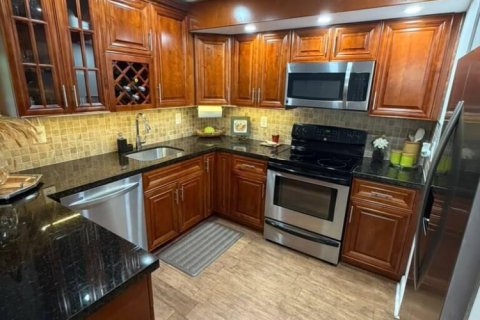 Condo in Lauderhill, Florida, 2 bedrooms  № 2172913 - photo 10