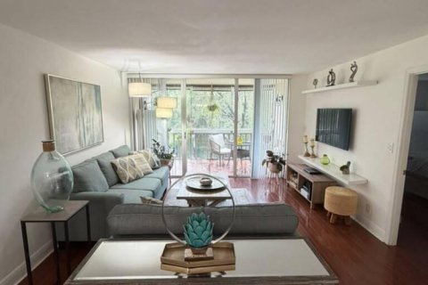 Condo in Lauderhill, Florida, 2 bedrooms  № 2172913 - photo 5