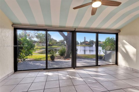 Condo in West Palm Beach, Florida, 2 bedrooms  № 1761733 - photo 18