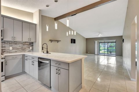 Condo in West Palm Beach, Florida, 2 bedrooms  № 1761733 - photo 6