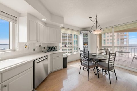 Condo in Clearwater, Florida, 3 bedrooms  № 2396312 - photo 23