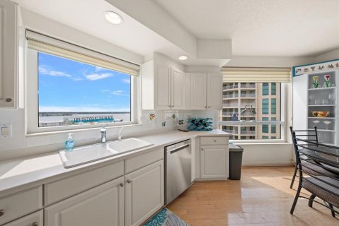 Condo in Clearwater, Florida, 3 bedrooms  № 2396312 - photo 20