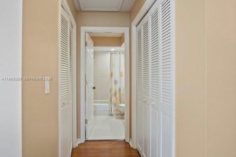 Купить таунхаус в Хоб-Саунд, Флорида 2 спальни, 128.58м2, № 2031980 - фото 13