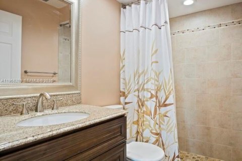 Купить таунхаус в Хоб-Саунд, Флорида 2 спальни, 128.58м2, № 2031980 - фото 20